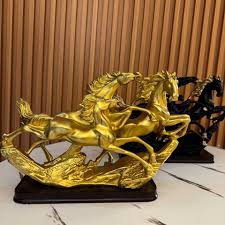 “Elegant Horse Statue Collection – Tabletop Sculpture for Dining Room Decor